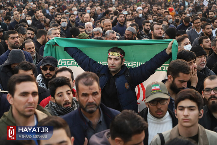 مراسم بدرقه شهدای مدافع حرم در میدان امام حسین(ع)