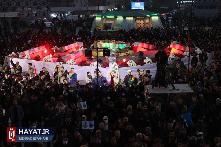 مراسم بدرقه شهدای مدافع حرم در میدان امام حسین(ع)