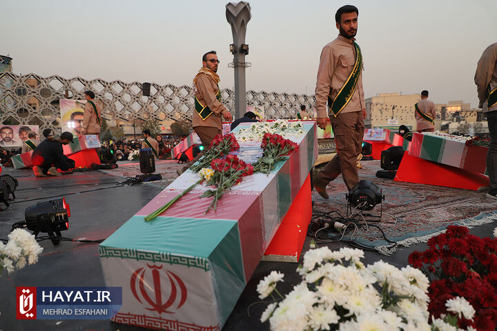 مراسم بدرقه شهدای مدافع حرم در میدان امام حسین(ع)