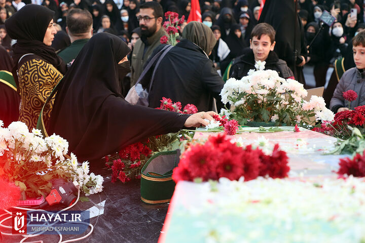 اجتماع مدافعان حرم در میدان امام حسین (ع) تهران برگزار شد اجتماع مدافعان حرم در میدان امام حسین (ع) تهران برگزار شد