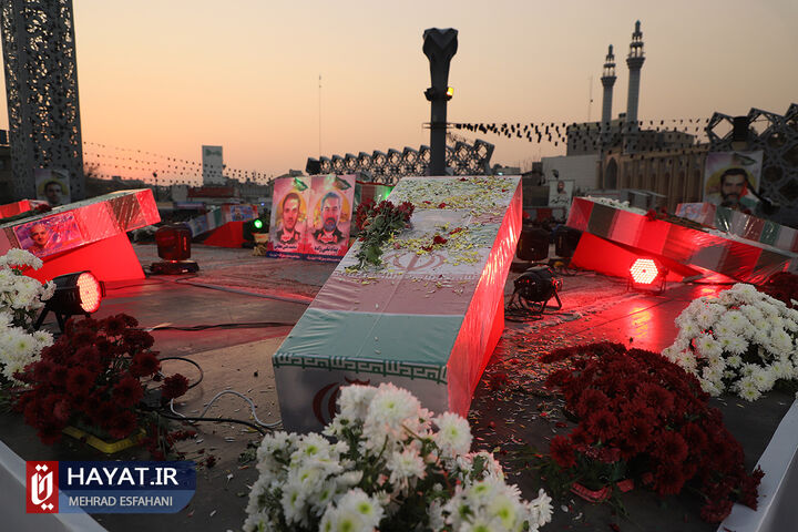 مراسم بدرقه شهدای مدافع حرم در میدان امام حسین(ع)