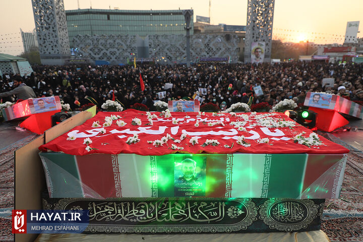 مراسم بدرقه شهدای مدافع حرم در میدان امام حسین(ع)