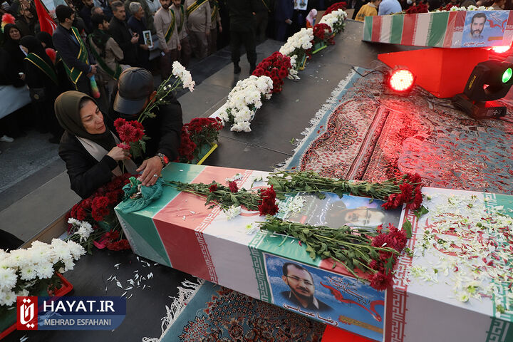 مراسم بدرقه شهدای مدافع حرم در میدان امام حسین(ع)