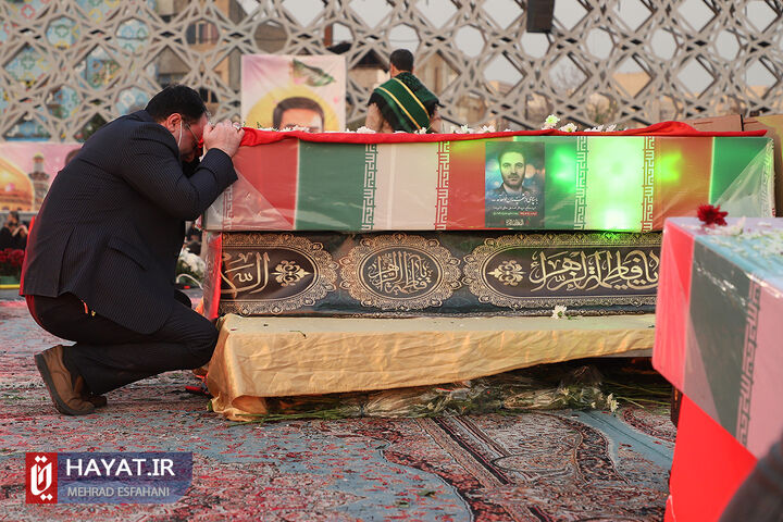 مراسم بدرقه شهدای مدافع حرم در میدان امام حسین(ع)