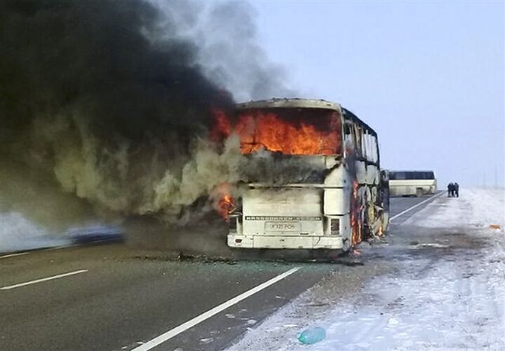 یک دستگاه اتوبوس مسافری در جاده هراز دچار حریق شد یک دستگاه اتوبوس مسافری در جاده هراز دچار حریق شد