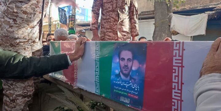 تشییع پیکر مطهر شهید «محمدعلی عطایی شورچه» روی دستان مردم کنگاور تشییع پیکر مطهر شهید «محمدعلی عطایی شورچه» روی دستان مردم کنگاور