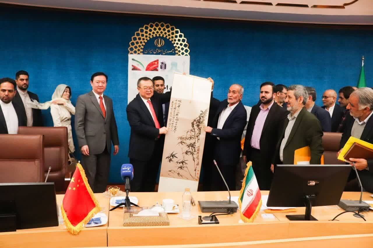 رئیس خانه احزاب ایران با وزیر بین الملل چین دیدار کرد