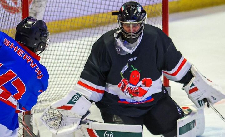 تنور داغِ لیگ هاکی روی یخ! تنور داغِ لیگ هاکی روی یخ!