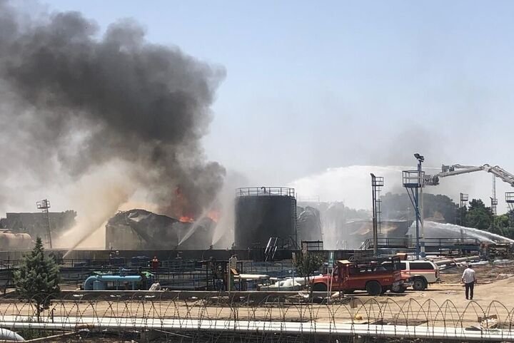آتشسوزی در مخازن مینی پالایشگاه هیدروکربن بیرجند آتشسوزی در مخازن مینی پالایشگاه هیدروکربن بیرجند