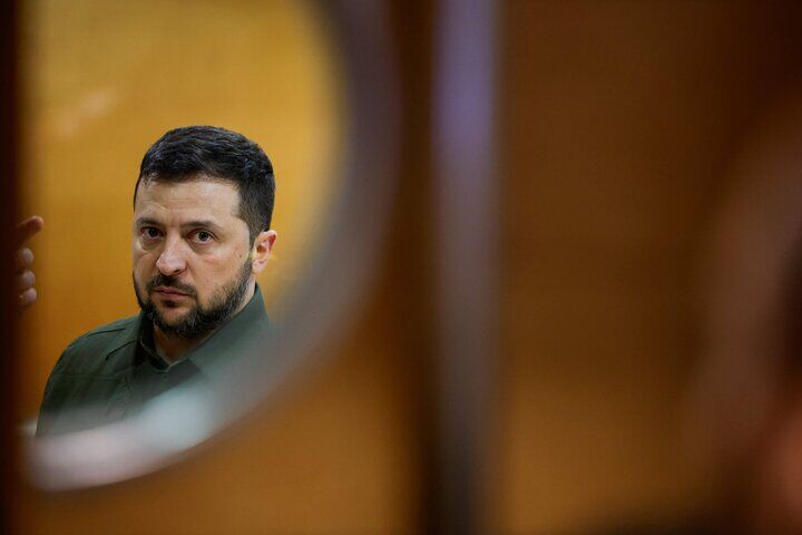 ولادیمیر زلنسکی، تنهاتر از همیشه ولادیمیر زلنسکی، تنهاتر از همیشه