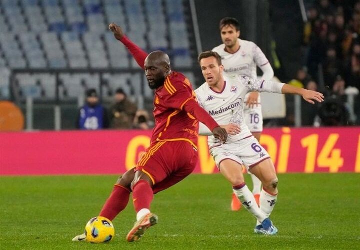 توقف رم در خانه برابر فیورنتینا با ۲ اخراجی/ سردار آزمون مصدوم شد توقف رم در خانه برابر فیورنتینا با ۲ اخراجی/ سردار آزمون مصدوم شد