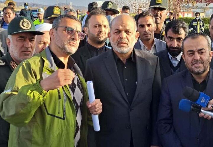 حضور وزیر کشور در محل آتشسوزی مینی پالایشگاه بیرجند + فیلم حضور وزیر کشور در محل آتشسوزی مینی پالایشگاه بیرجند + فیلم