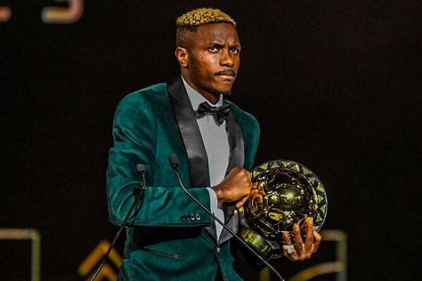 اوسیمن بهترین بازیکن فوتبال آفریقا شد اوسیمن بهترین بازیکن فوتبال آفریقا شد