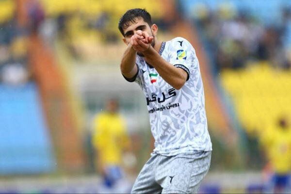 گل گهر ۳ امتیاز حساس را از دل آتش بیرون کشید گل گهر ۳ امتیاز حساس را از دل آتش بیرون کشید