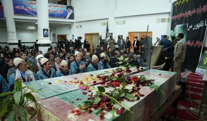 مردم لرستان شهدای گمنام را در آغوش گرفتند  مردم لرستان شهدای گمنام را در آغوش گرفتند