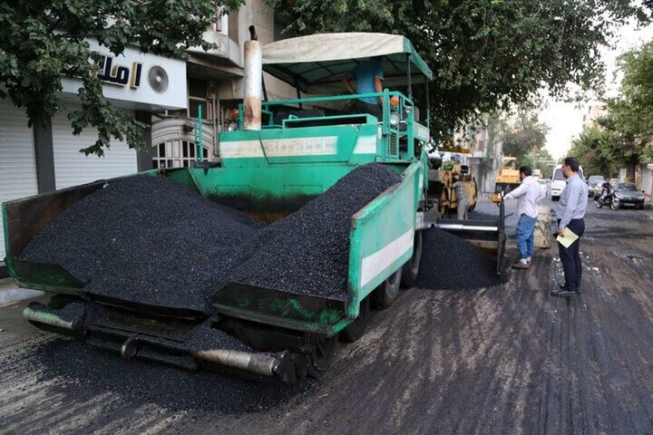 پخش آسفالت در منطقه یک تهران به مرز ۷۵ هزار تن رسید پخش آسفالت در منطقه یک تهران به مرز ۷۵ هزار تن رسید
