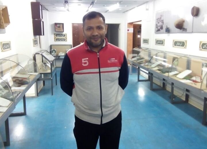 بازدید گردشگر هندی از موزه مرکزی شهدا بازدید گردشگر هندی از موزه مرکزی شهدا