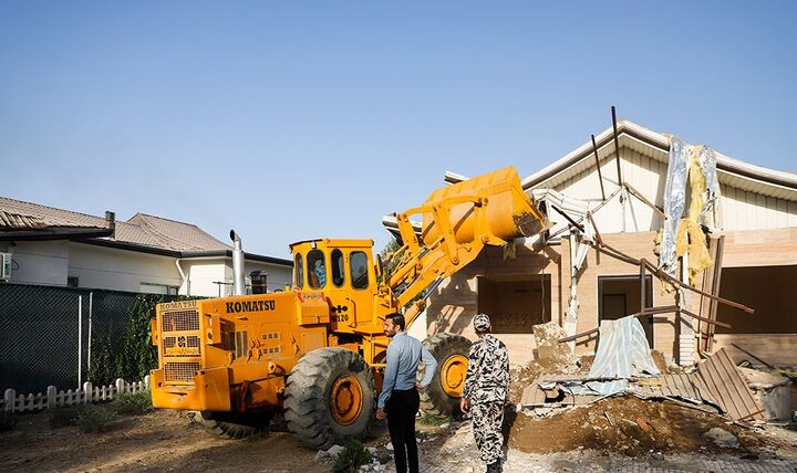 تخریب 70 ویلای غیرمجاز در چهارباغ تخریب 70 ویلای غیرمجاز در چهارباغ