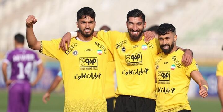 جشنواره گل سپاهانیها در تهران جشنواره گل سپاهانیها در تهران