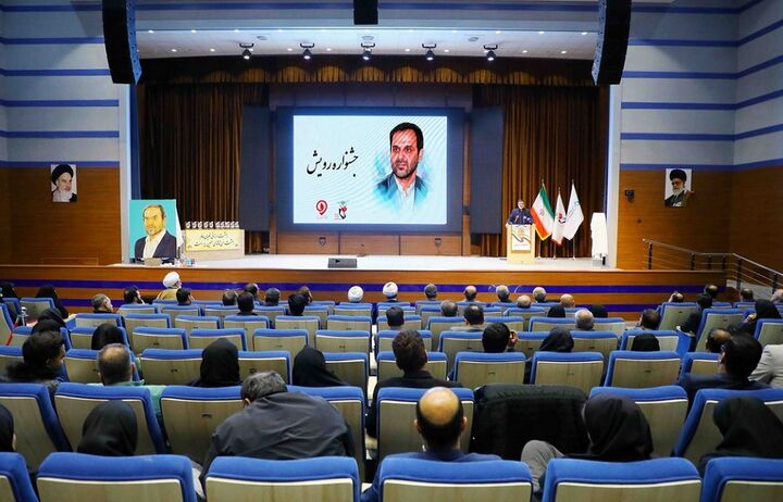 پژوهشگران برگزیده جشنواره رویش، مشتری بانک دی شدند پژوهشگران برگزیده جشنواره رویش، مشتری بانک دی شدند