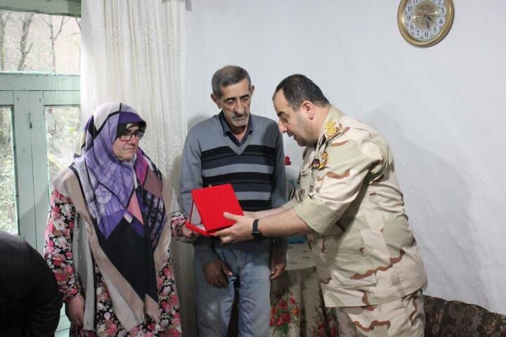 خانواده شهدا سرمایه انقلاب و مایه دلگرمی ایران اسلامی هستند خانواده شهدا سرمایه انقلاب و مایه دلگرمی ایران اسلامی هستند