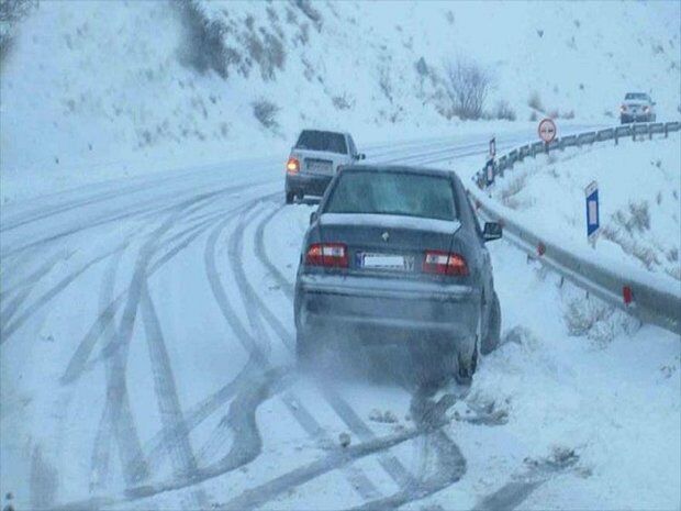 چند شهروند گرفتار در برف و کولاک سالندکوه امدادرسانی شدند