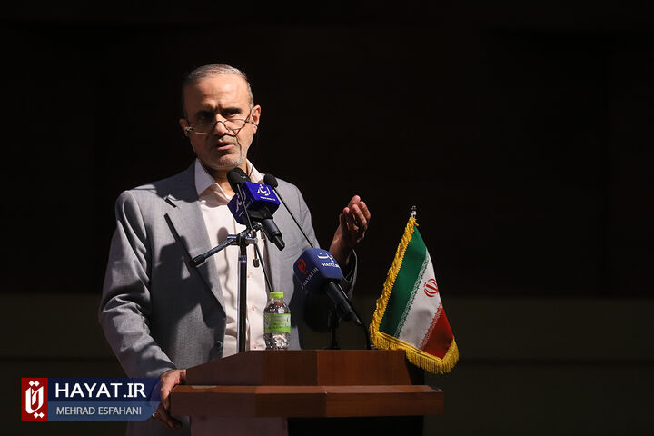 آئین تجلیل از پژوهشگران و فنآوران برتر