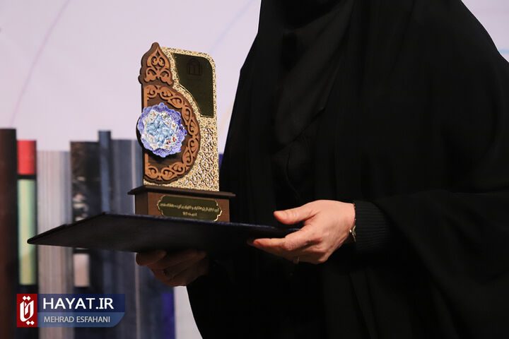 آئین تجلیل از پژوهشگران و فنآوران برتر