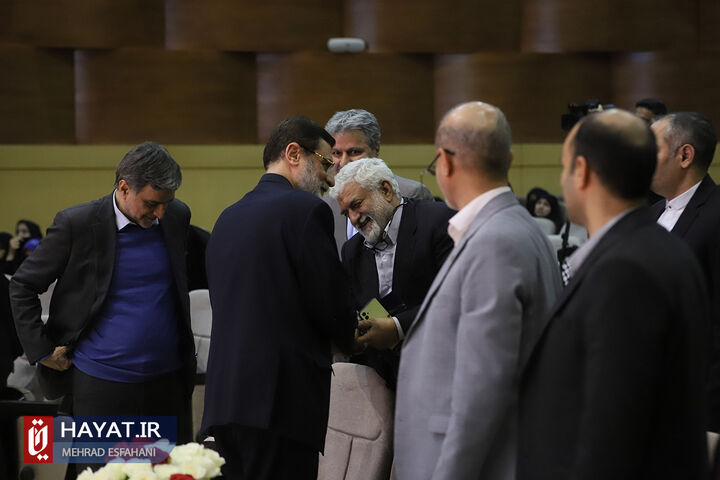 آئین تجلیل از پژوهشگران و فنآوران برتر