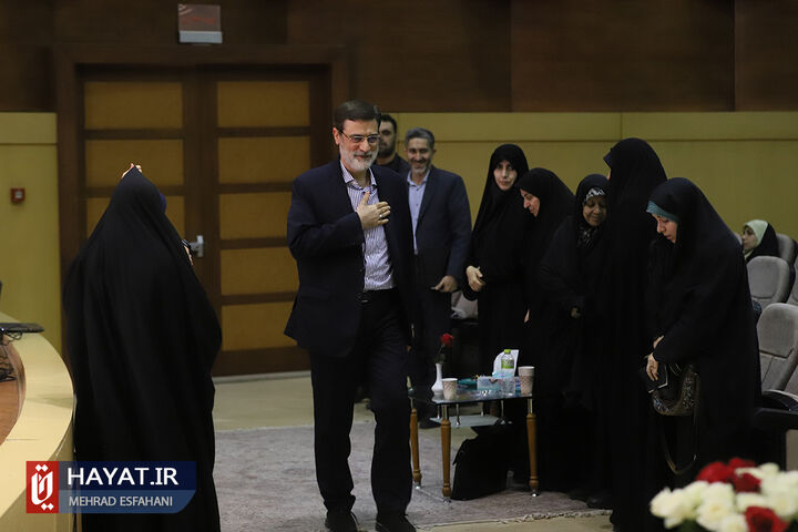 آئین تجلیل از پژوهشگران و فنآوران برتر