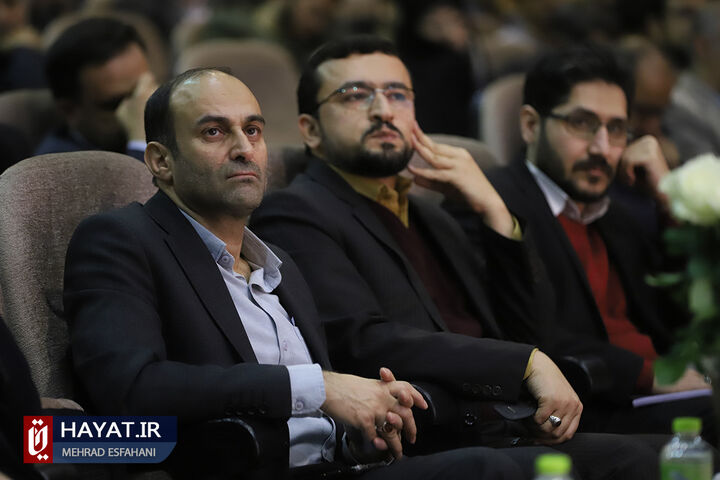 آئین تجلیل از پژوهشگران و فنآوران برتر