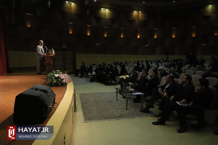 آئین تجلیل از پژوهشگران و فنآوران برتر