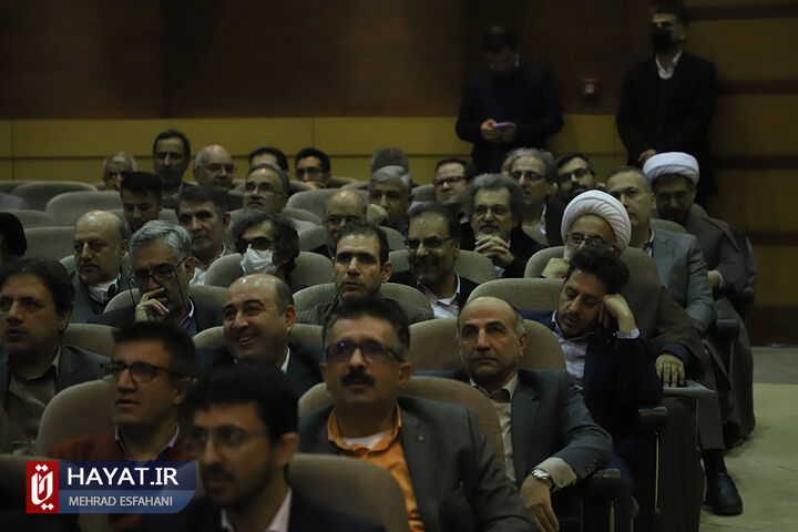 آئین تجلیل از پژوهشگران و فنآوران برتر