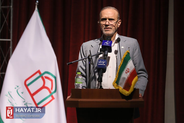 آئین تجلیل از پژوهشگران و فنآوران برتر