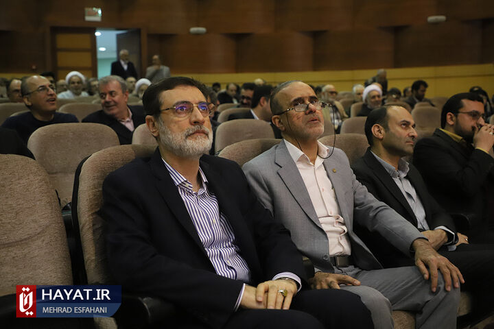 آئین تجلیل از پژوهشگران و فنآوران برتر