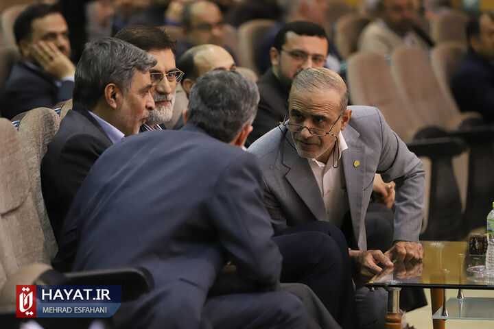 آئین تجلیل از پژوهشگران و فنآوران برتر