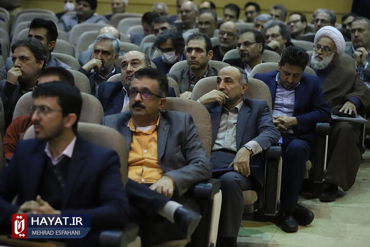 آئین تجلیل از پژوهشگران و فنآوران برتر