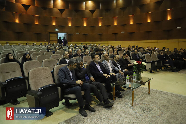 آئین تجلیل از پژوهشگران و فنآوران برتر