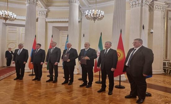 اولین موافقتنامه تجارت آزاد ایران با اتحادیه اقتصادی اوراسیا امضا شد اولین موافقتنامه تجارت آزاد ایران با اتحادیه اقتصادی اوراسیا امضا شد