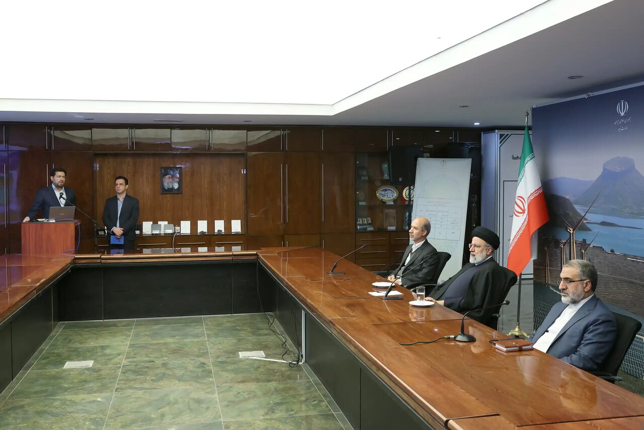اجرای طرح احداث نیروگاه انرژی خورشیدی ۴ هزار مگاواتی آغاز شد
