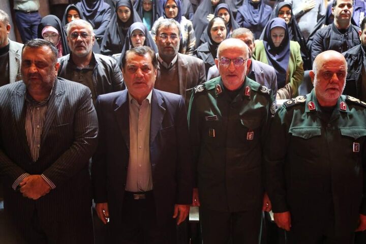 آیین اختتامیه کنگره شعر و داستان ایثار و مقاومت در امتداد مکتب سردار سلیمانی آیین اختتامیه کنگره شعر و داستان ایثار و مقاومت در امتداد مکتب سردار سلیمانی