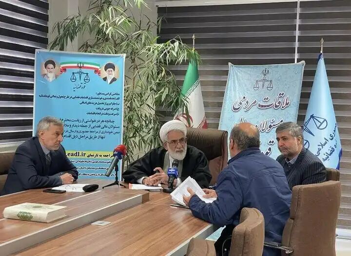 رسیدگی به مشکلات حقوقی و قضایی شهروندان در دیدار مردمی رسیدگی به مشکلات حقوقی و قضایی شهروندان در دیدار مردمی