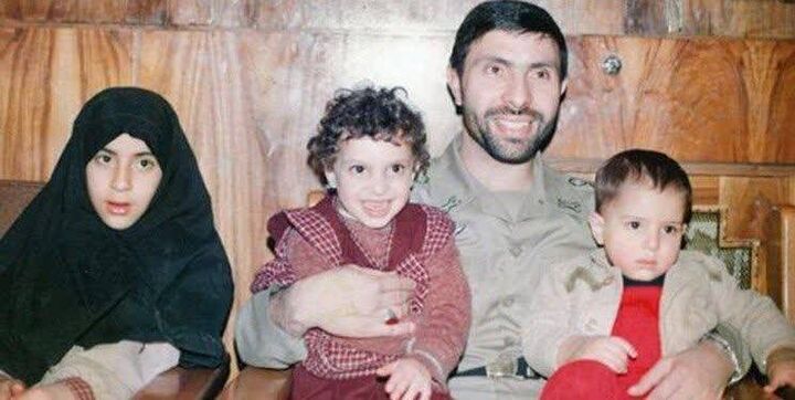 دختری که منافقان پدرش را از او گرفتند دختری که منافقان پدرش را از او گرفتند