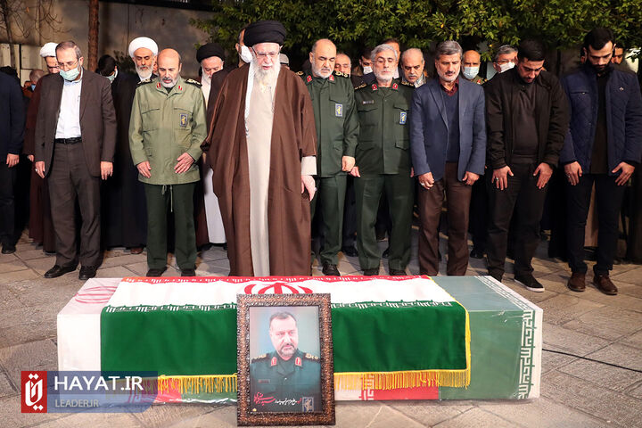 اقامه نماز رهبر انقلاب بر پیکر سردار شهید سیدرضی موسوی