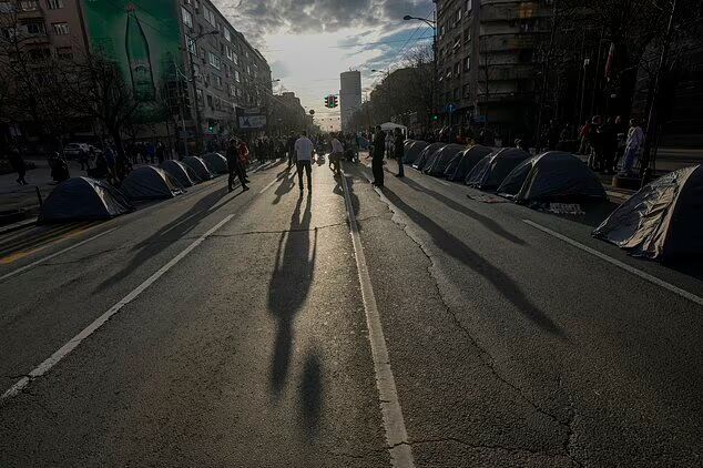 ادامه ناآرامیها بر سر نتایج انتخابات در صربستان ادامه ناآرامیها بر سر نتایج انتخابات در صربستان