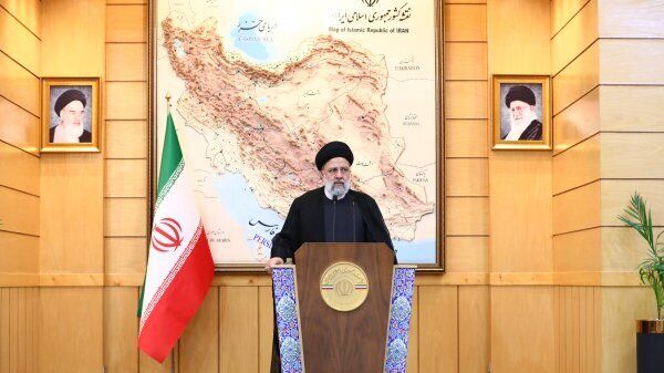 نشست رئیسجمهور با ۵۰ نفر از سران احزاب و گروههای سیاسی برگزار شد نشست رئیسجمهور با ۵۰ نفر از سران احزاب و گروههای سیاسی برگزار شد