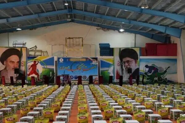 آغاز توزیع ۲۲ هزار بسته معیشتی سپاه در کردستان آغاز توزیع ۲۲ هزار بسته معیشتی سپاه در کردستان