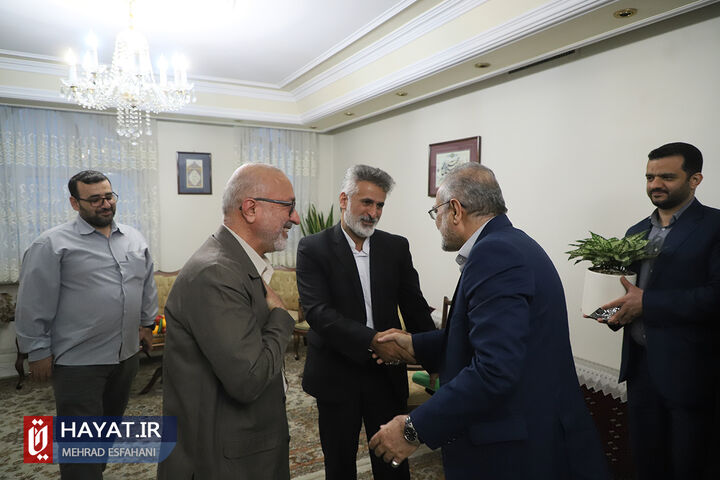 دیدار معاون پارلمانی رئیس جمهور با خانواده شهیدان شکرآبی