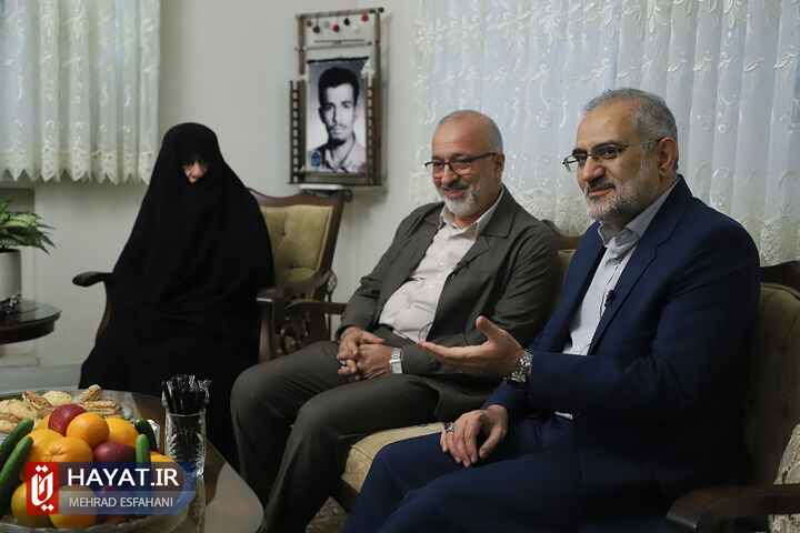 دیدار معاون پارلمانی رئیس جمهور با خانواده شهیدان شکرآبی