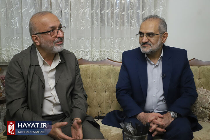 دیدار معاون پارلمانی رئیس جمهور با خانواده شهیدان شکرآبی